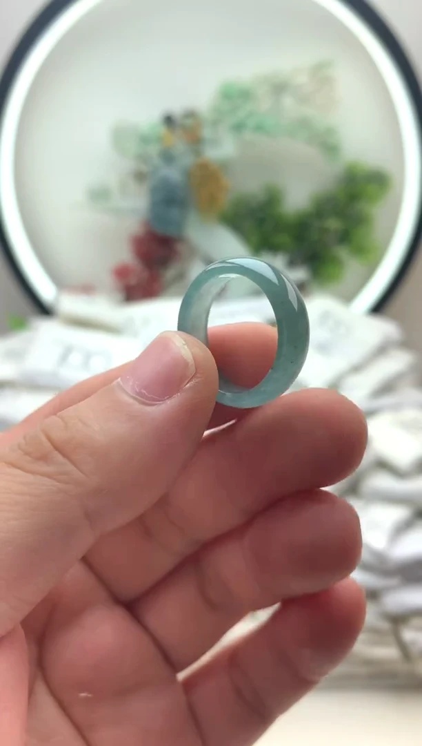 颈饰未镶嵌翡翠戒圈