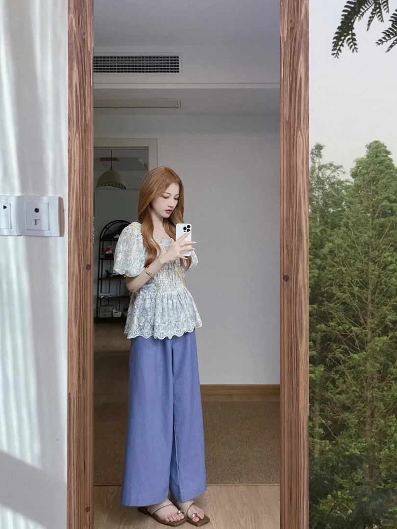 2025夏季新款法式温柔风压褶碎花泡泡袖上衣搭配休闲裤显瘦两件套