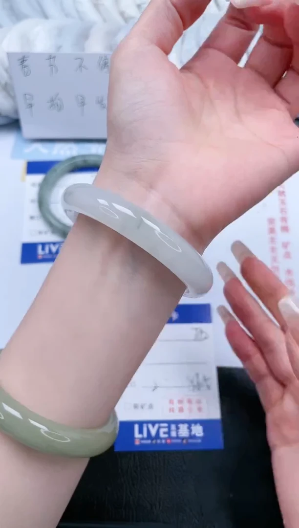 【闪购商品】石英质玉手镯未镶嵌T192-56.5