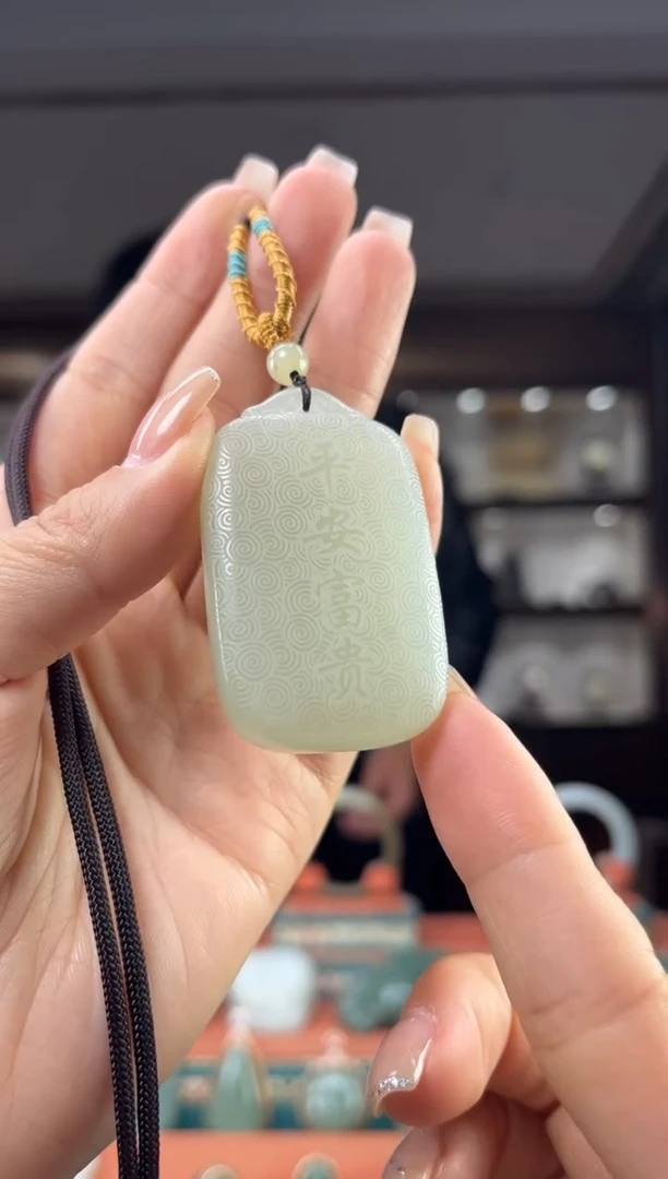 颈饰未镶嵌和田玉佩佩