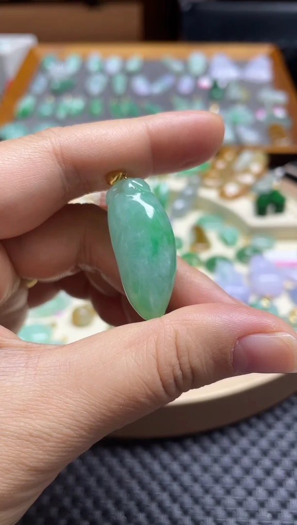 【闪购商品】翡翠颈饰18K金镶嵌福果