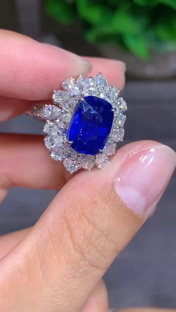 戒指蓝宝石18K金镶嵌5.0CT