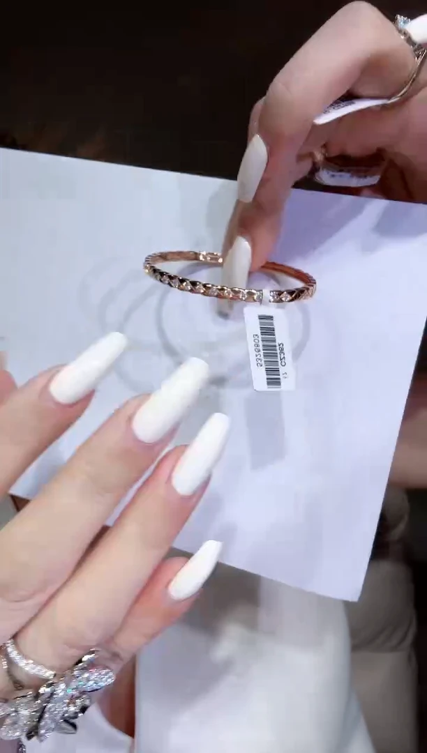 18K金镶嵌手镯钻石菱格手镯