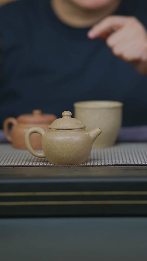 茶壶紫砂半手红黄泥高巨轮150cc