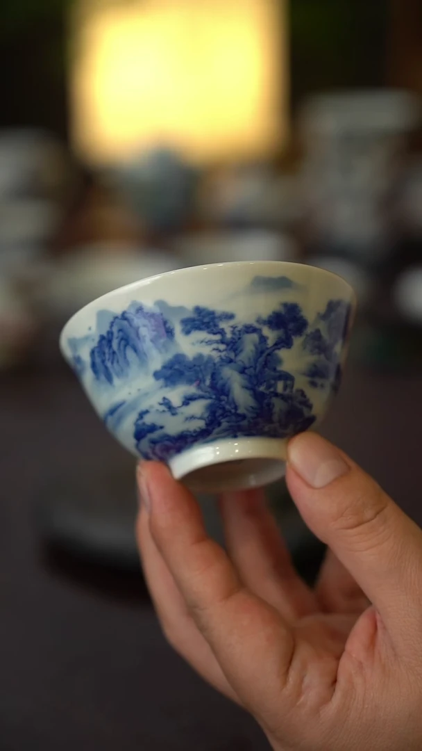 景德镇全手工手绘青花山水主人杯1号