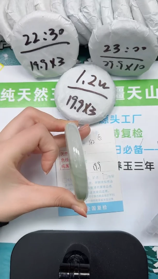 【闪购商品】石英质玉手镯未镶嵌k152-56