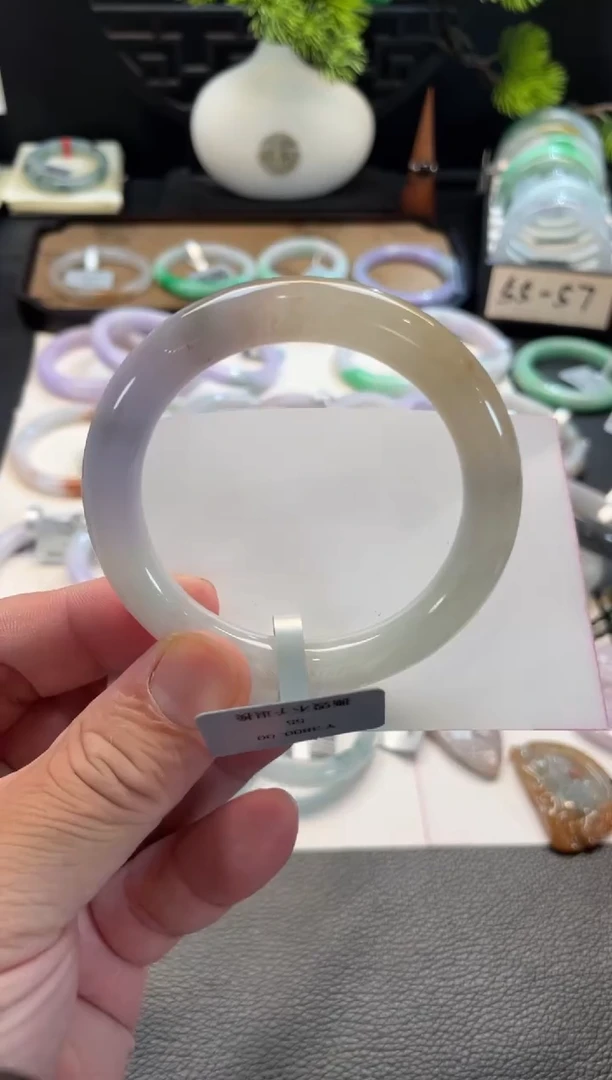 未镶嵌手镯翡翠114号 55圆条 有纹裂