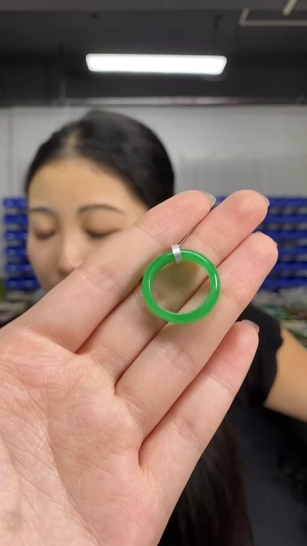 未镶嵌戒指翡翠多样性发其一颜色微差