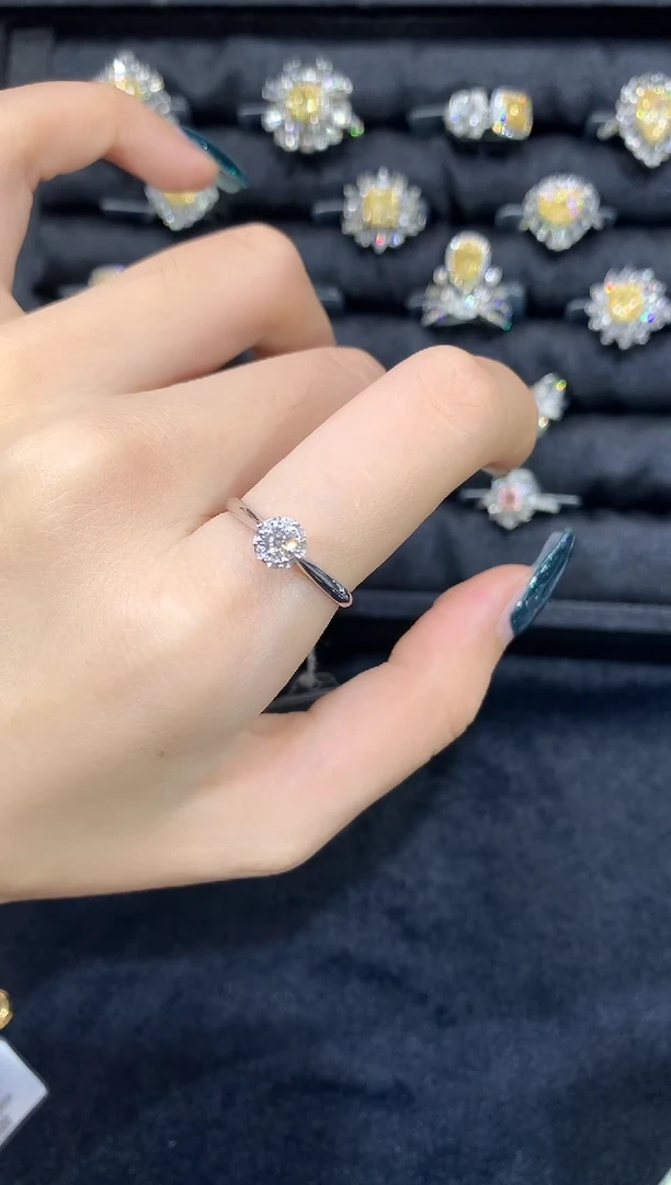 戒指18K金镶嵌钻石戒指