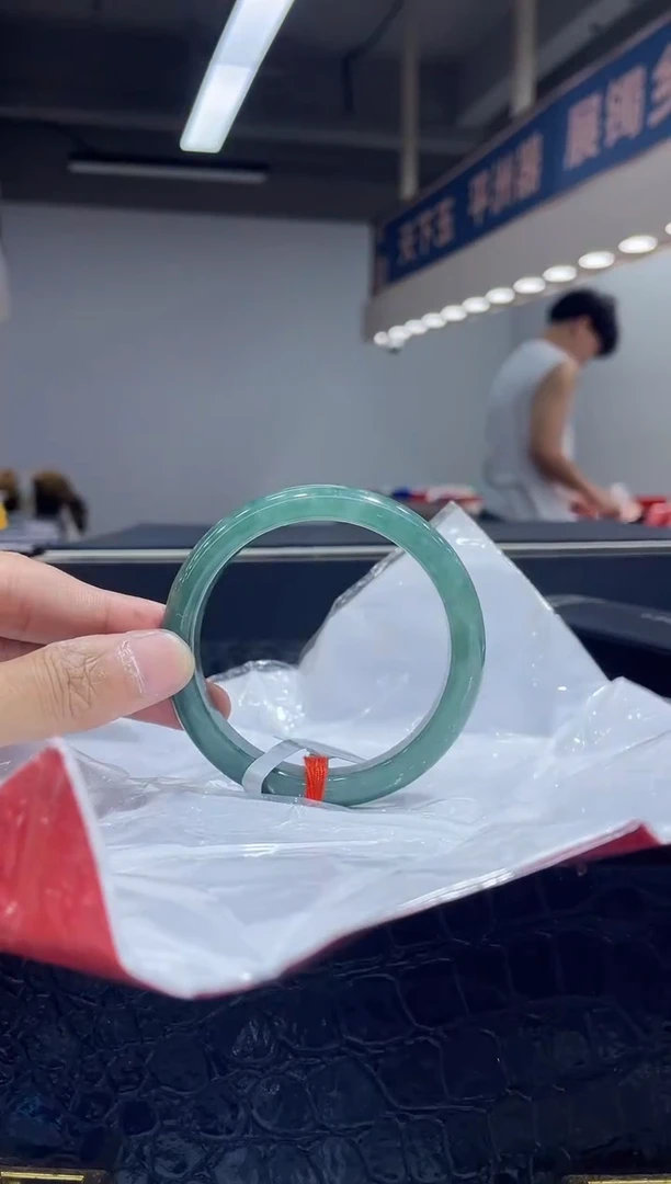 未镶嵌手镯翡翠5