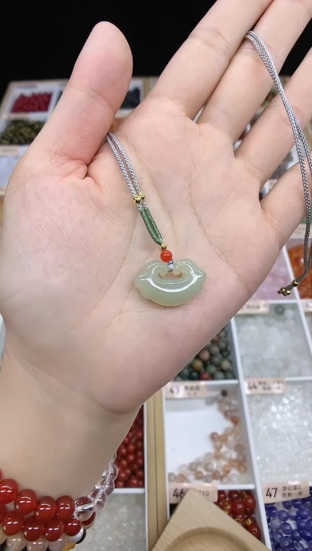 【闪购商品】和田玉颈饰未镶嵌如意锁