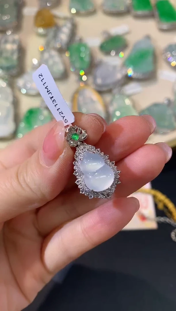 吊坠(不含链)18K金镶嵌翡翠W74|9800