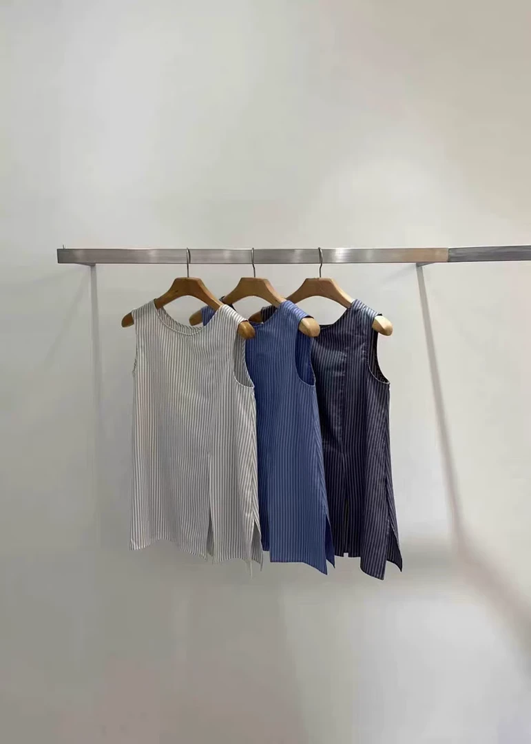 【小婷】TASTE 东大门 圆领侧开叉无袖衬衫