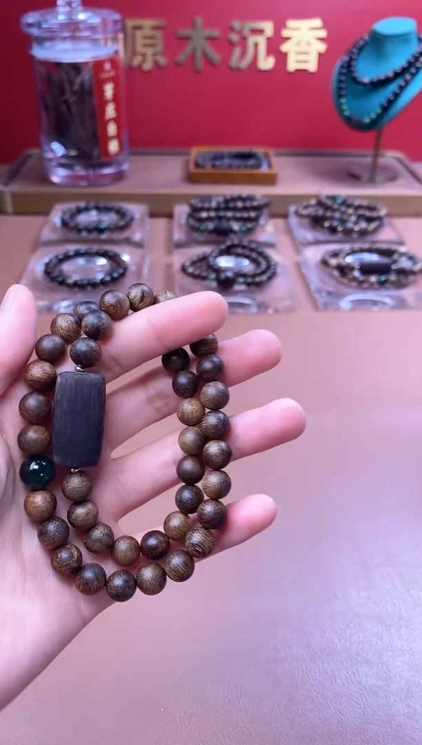 手串沉香沉水芽庄白棋08两圈+雷击顶珠沉香木雕