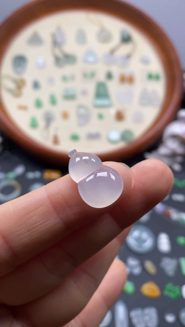 颈饰未镶嵌翡翠冰葫芦/芬