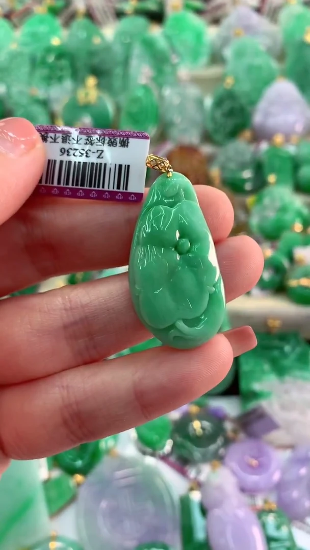 【闪购商品】翡翠吊坠(不含链)18K金镶嵌挂件