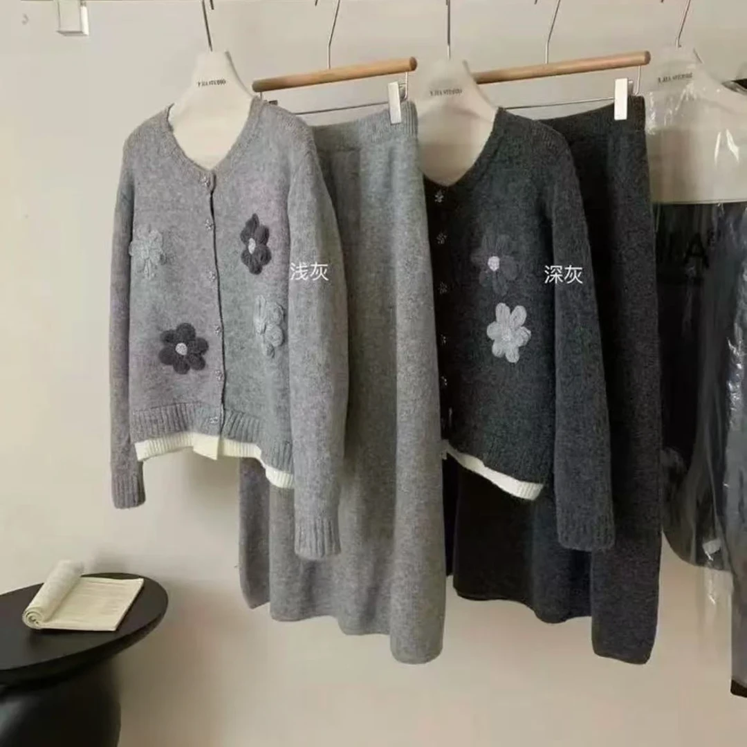 2025秋冬时尚慵懒风立体花朵毛衣松紧腰显瘦A字裙半身裙针织套装