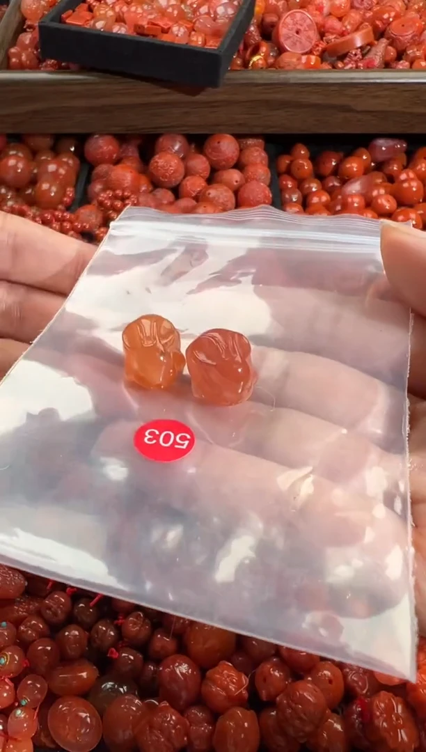 南红玛瑙未镶嵌颈饰1