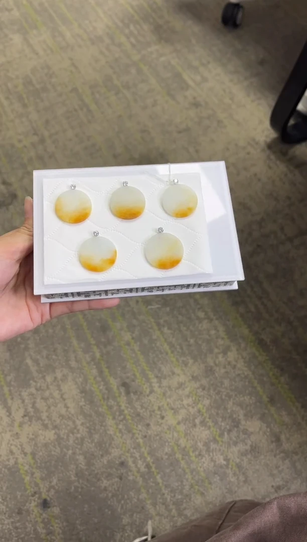 颈饰18K金镶嵌翡翠P2/多样性发一件/配绳子