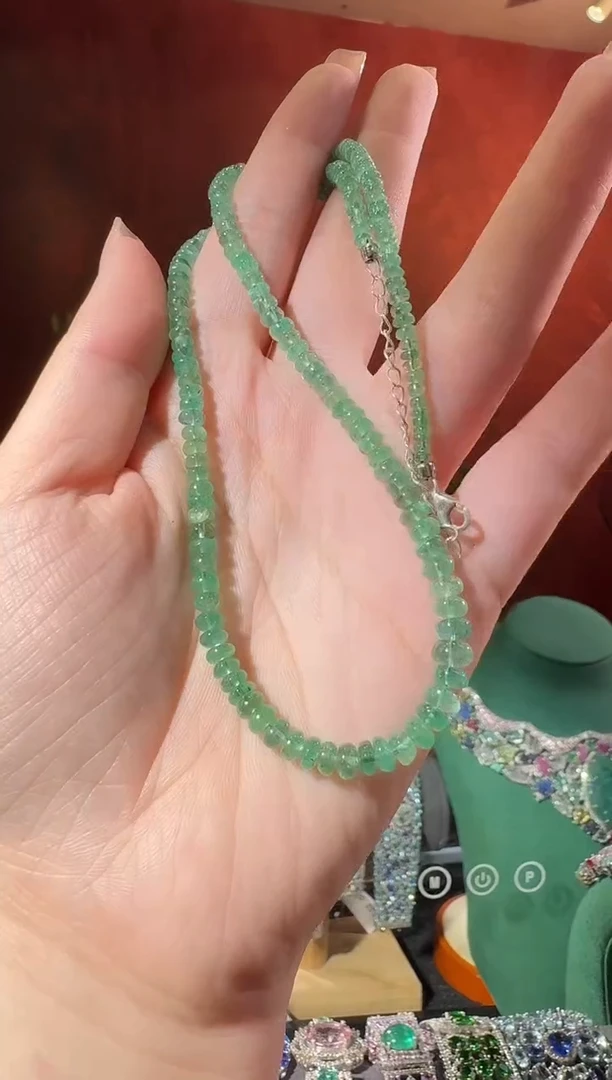 未镶嵌颈饰祖母绿珠串