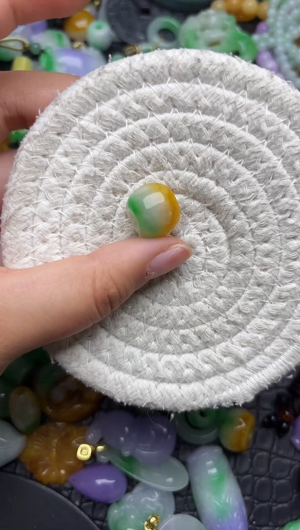 颈饰未镶嵌翡翠缅甸翡翠吊坠