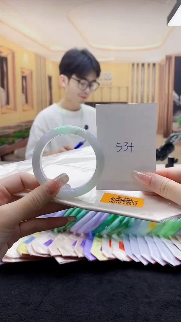 翡翠手镯未镶嵌AAAAA