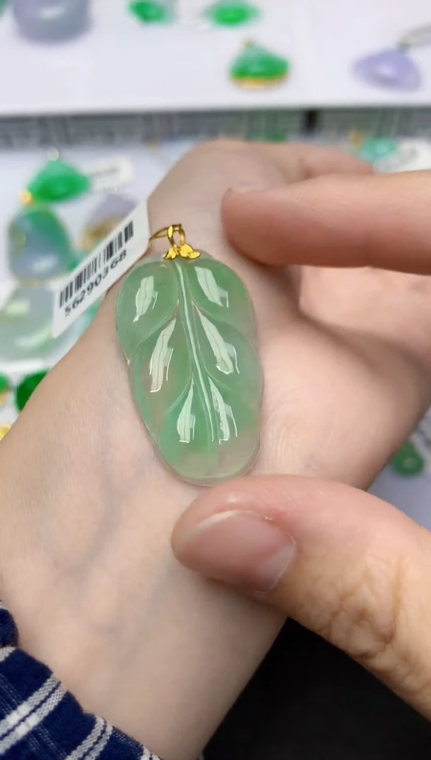 翡翠18K金镶嵌颈饰0000000000