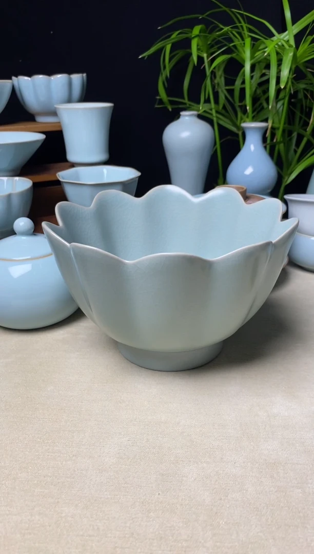 瑕疵福利品-仿古釉支钉大莲花温碗