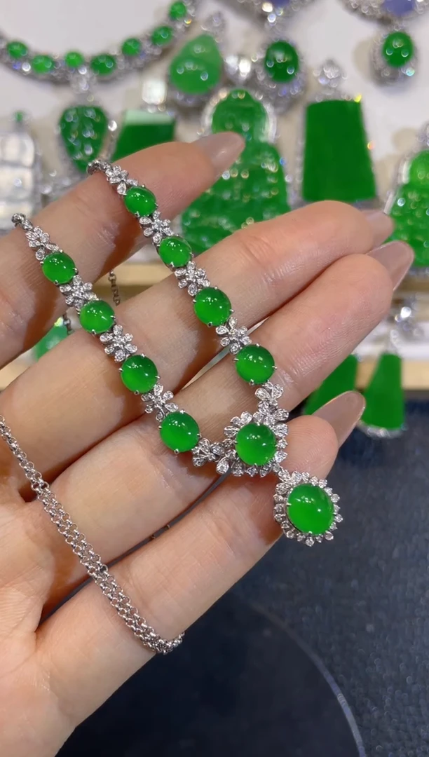 颈饰18K金镶嵌翡翠团购1