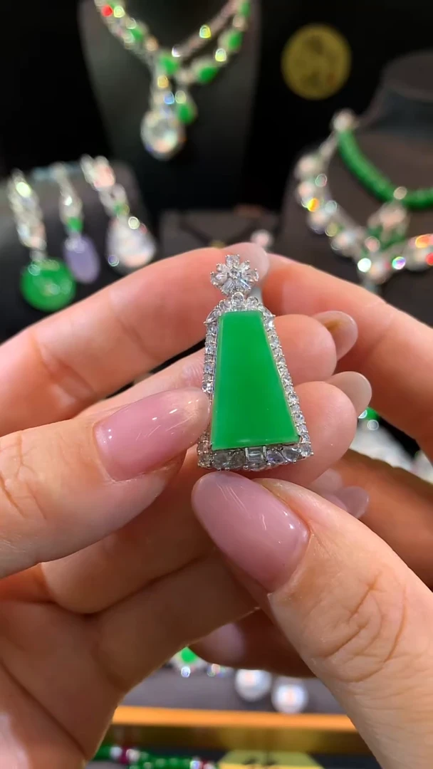 吊坠(不含链)18K金镶嵌翡翠吊坠