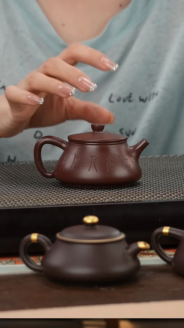 茶壶紫砂紫袍玉砂精工刻绘欢喜文瓢130cc