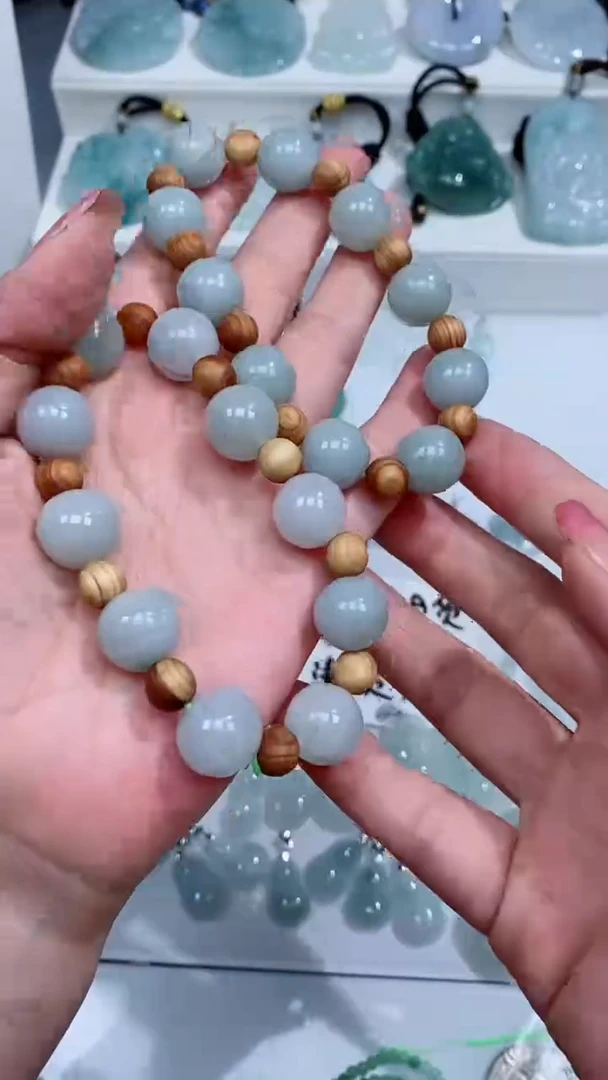 翡翠未镶嵌颈饰手串