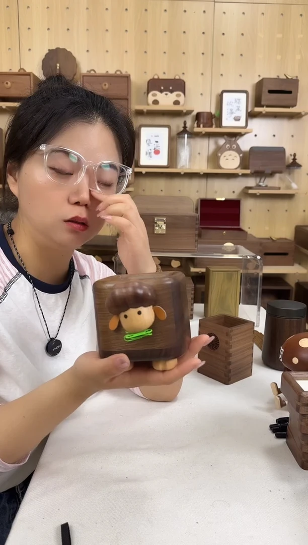 木北美黑胡桃实木小羊笔筒