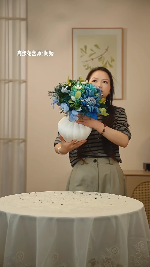 ：     花+花瓶一套