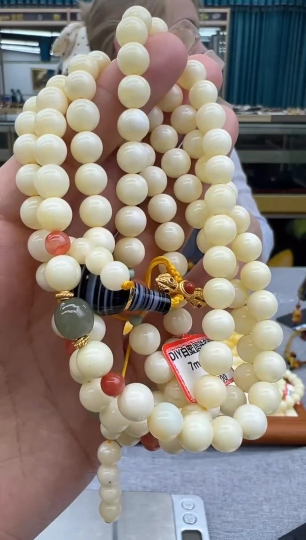 未镶嵌颈饰琥珀71秒拍号