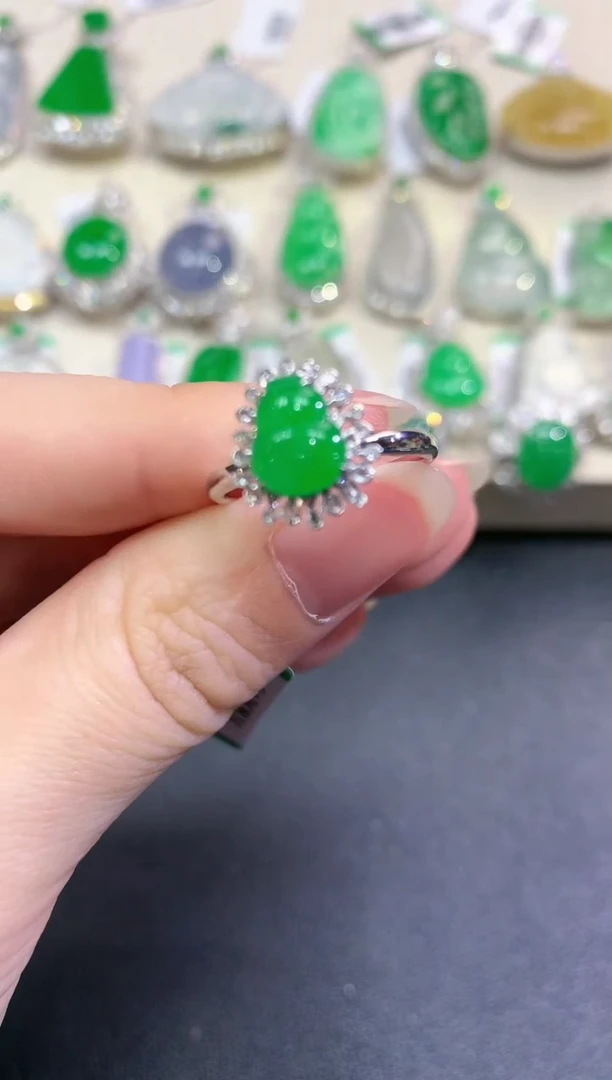 【闪购商品】翡翠戒指18K金镶嵌B64