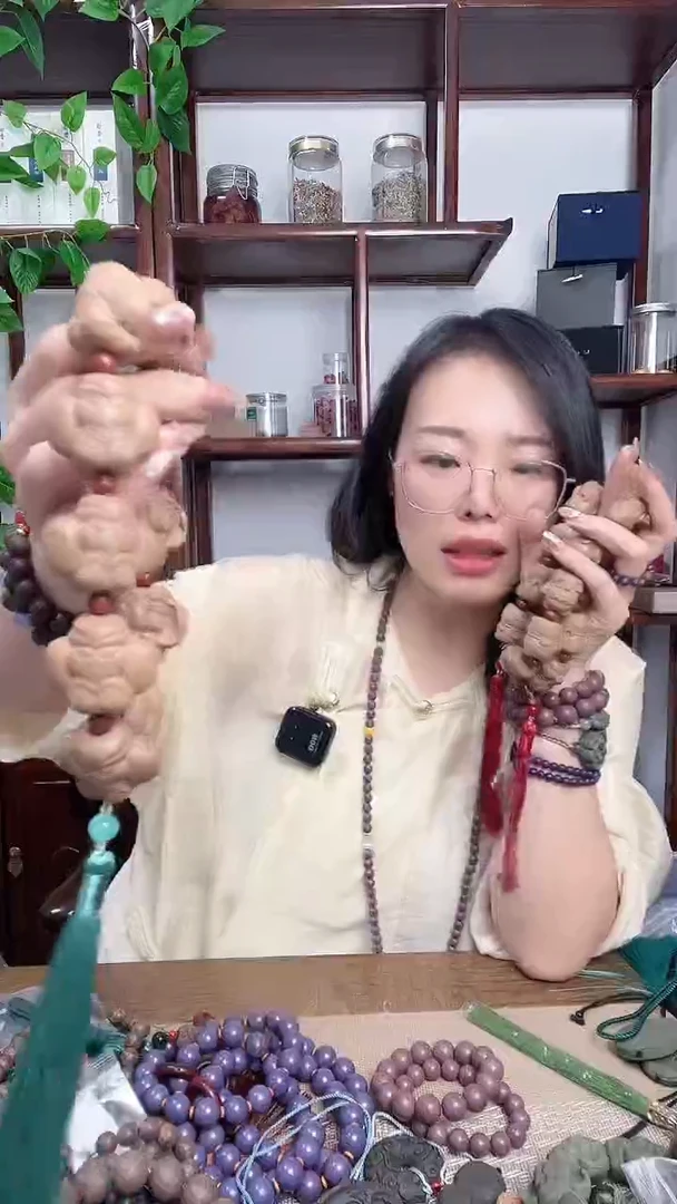 泥塑宫廷龙涎香方的小象手持
