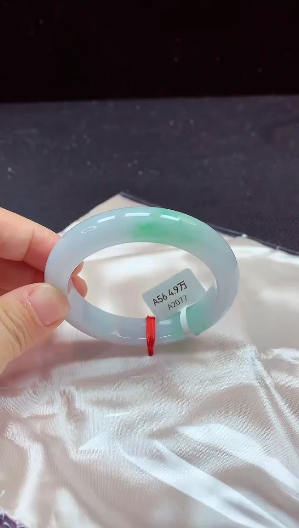 【闪购商品】翡翠手镯未镶嵌镯子56+