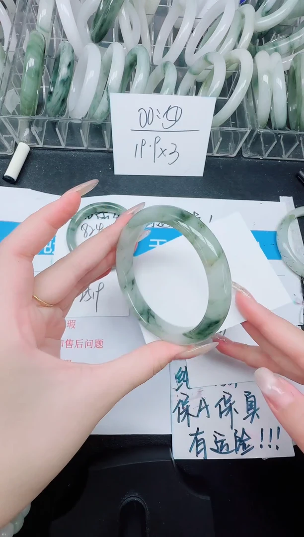 未镶嵌手镯石英质玉825/62.3