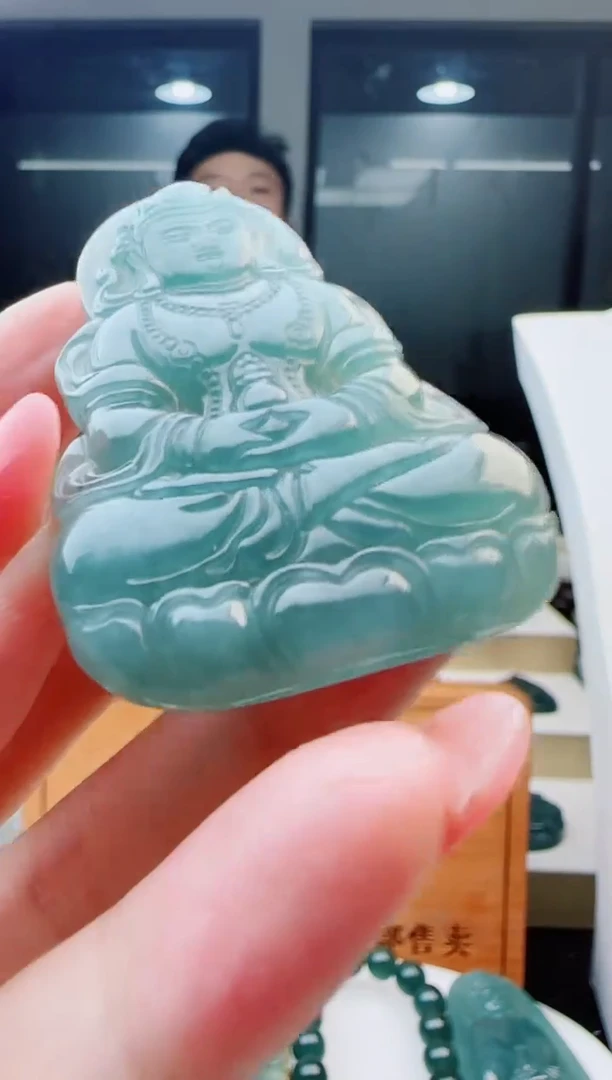 翡翠未镶嵌颈饰多样性发货其中一件