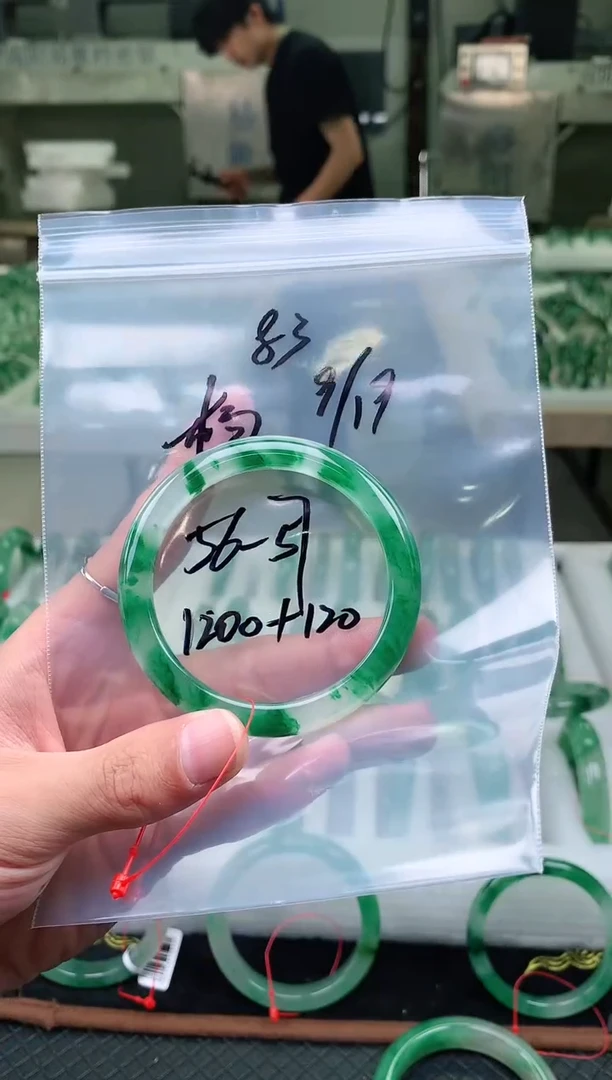 未镶嵌非洲翠石英质玉非洲翠手镯56-57圈口83号