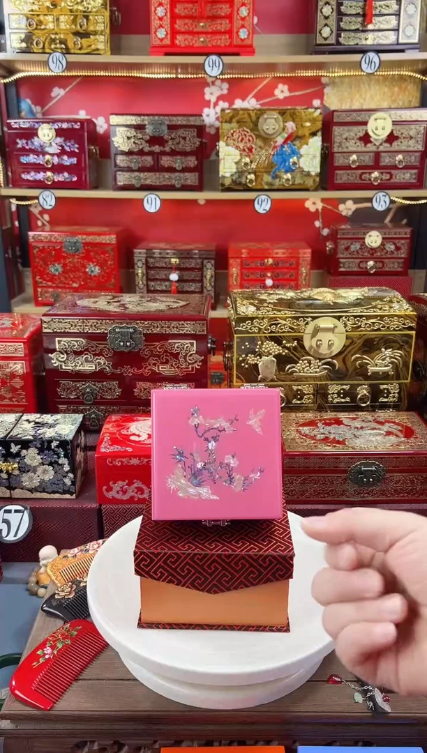 【闪购商品】11厘米正方形实木螺钿镶嵌千层漆盒