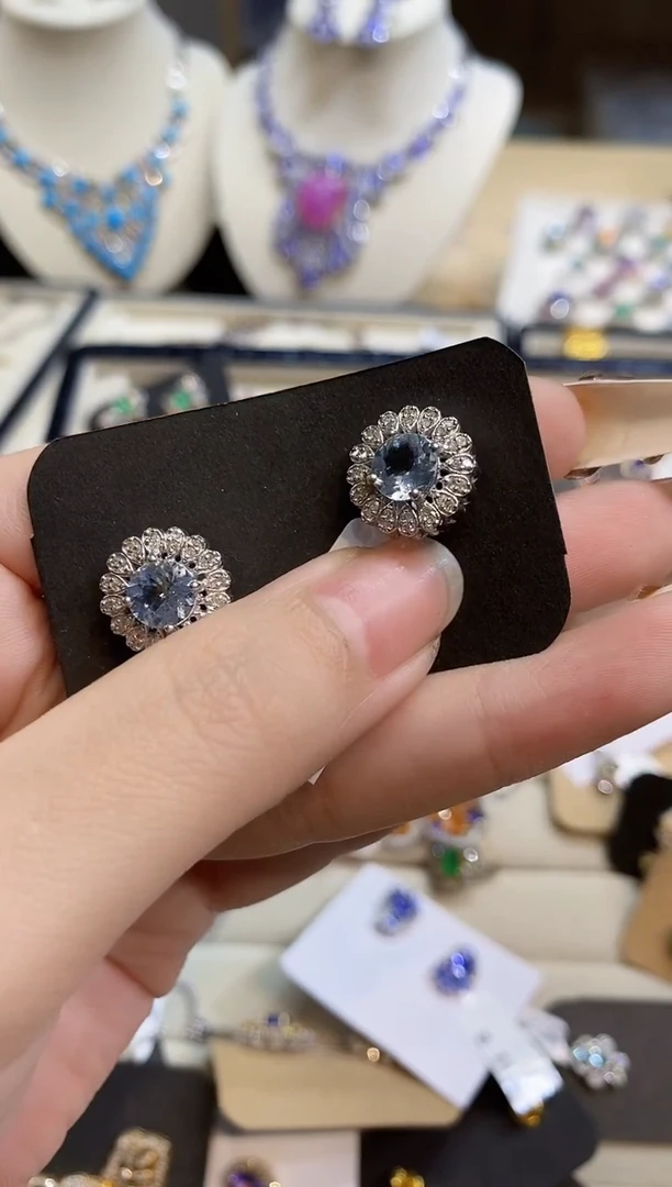 银S925镶嵌耳坠海蓝宝石楚楚珠宝国外场，48小时鉴赏期