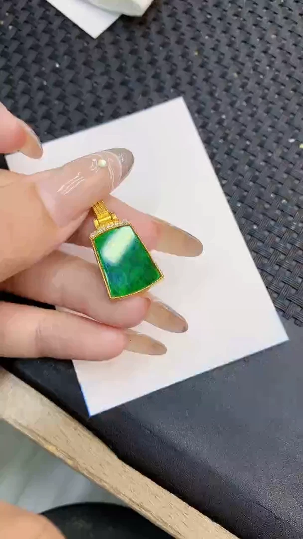 颈饰未镶嵌翡翠1