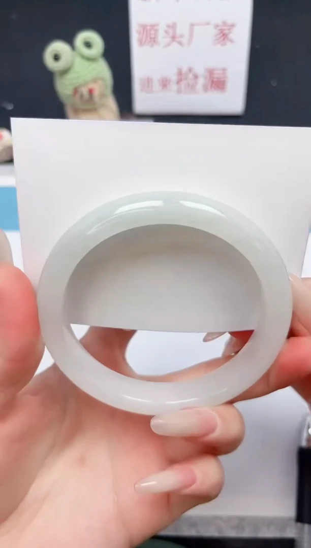 【闪购商品】石英质玉手镯未镶嵌240-62.7