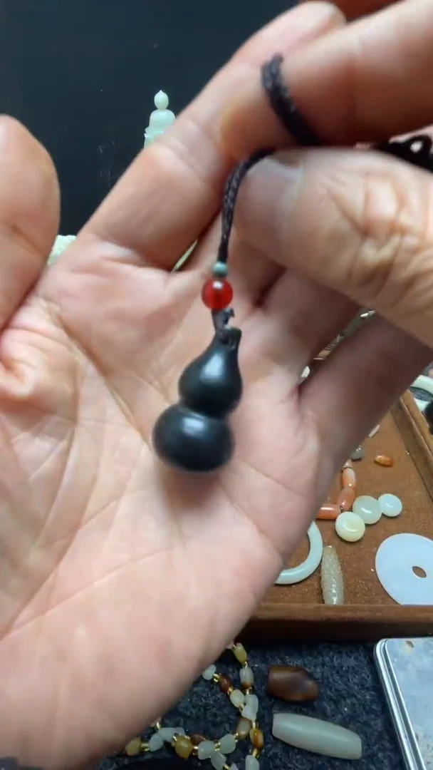 颈饰未镶嵌和田玉（碧玉）1
