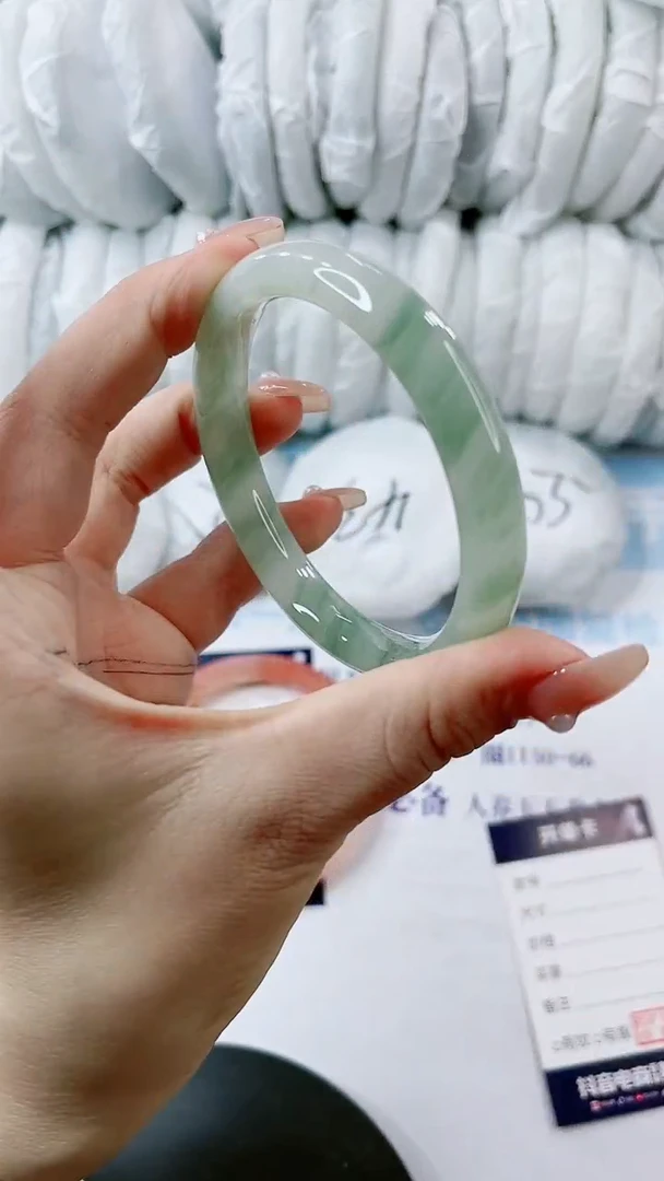 【闪购商品】石英质玉手镯未镶嵌0766764147多样性发货