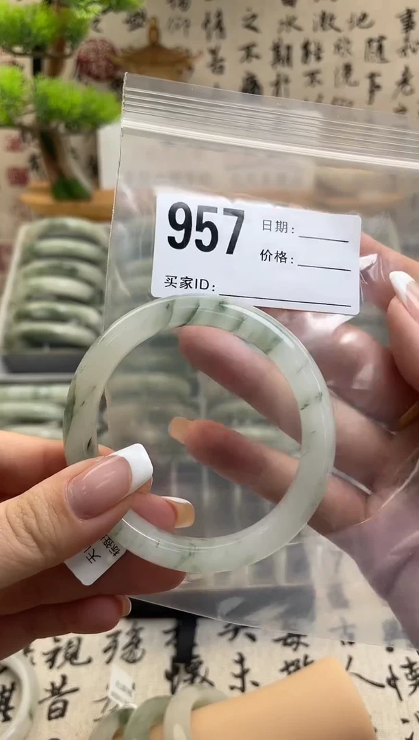 石英质玉（天山翠）手镯未镶嵌957