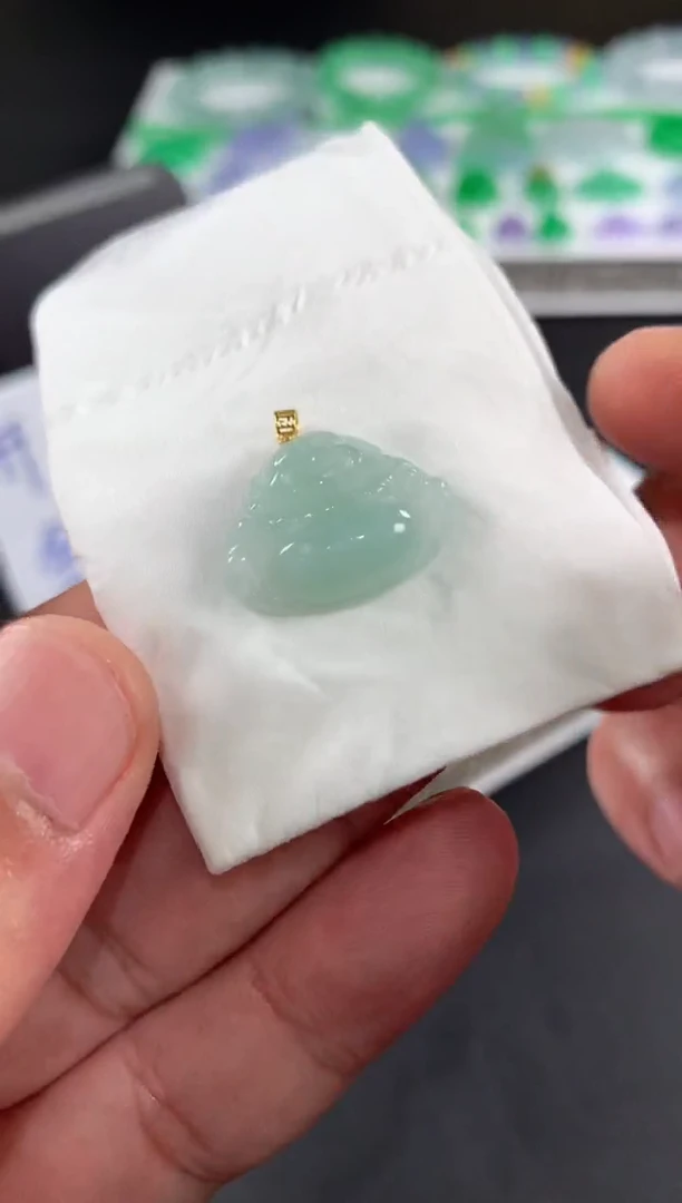 颈饰18K金镶嵌翡翠亭**立翡翠