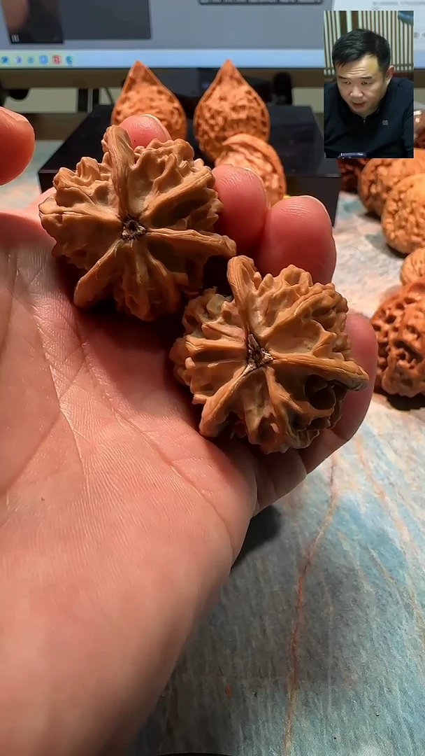 吊坠文玩核桃雾**泽盘山奔驰35